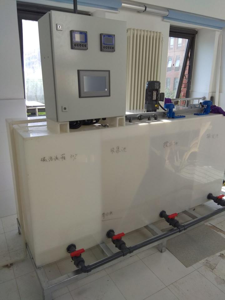 客戶(hù)定制PP箱體加藥裝置