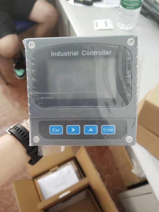 該儀表廣泛用于生活水、飲用水、電子分裝、印染用水、化學洗滌、食品藥品、醫療醫藥、汽車制造、煙草行業等。對水溶液的硬度（離子濃度）、和溫度值進行連續監測和控制。