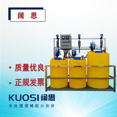 加藥裝置是以計(jì)量泵為主要投加設(shè)備、將溶藥箱、攪拌器、液位計(jì)、安全閥、止回閥、壓力表、過濾器、緩沖器、管路、閥門、底座、扶梯、自動(dòng)監(jiān)視系統(tǒng)、電力控制系統(tǒng)等按工藝流程需要組裝在一個(gè)公共平臺(tái)上，形成一個(gè)模塊，即所謂的撬裝式組合式單元（簡稱“撬體”）。按需要將定量的藥劑放入攪拌溶液箱內(nèi)進(jìn)行攪拌溶解，溶解完畢后再通過計(jì)量泵送至投加點(diǎn)的工作過程，加藥量的大小可自由任意調(diào)節(jié)，以滿足不同加藥量的場所